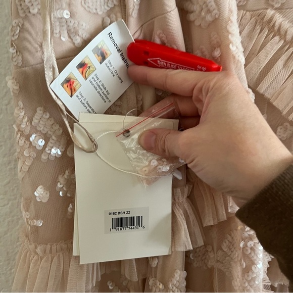 Mac Duggual Sequined Scallop Ruffle Tiered V Neck 9162 Gown - Blush Size 22 NWT - Picture 9 of 10